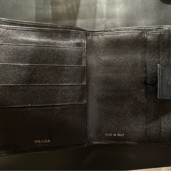 Vintage Prada Bi-Fold Saffiano Women’s Black Leather/Nylon Wallet (Model M172) - Picture 3 of 11